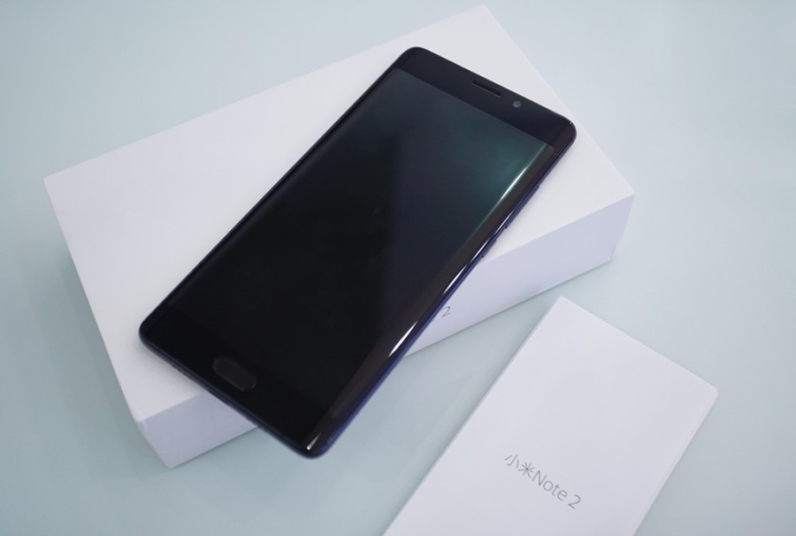 Mi Note 2 man hinh cong gia hon 12 trieu tai Viet Nam hinh anh 2