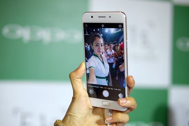 Nhung smartphone selfie xuat sac trong nhom 6 trieu dong hinh anh 2