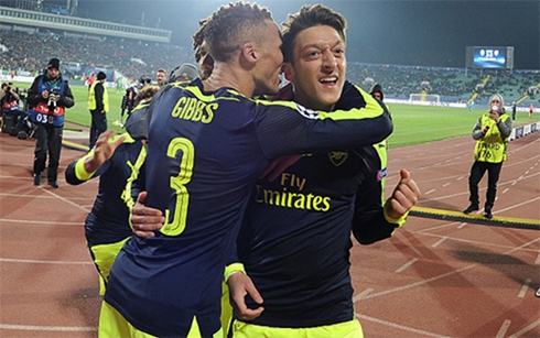 arsenal doi dau tottenham o vong 11 premier league hinh 1