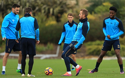 arsenal doi dau tottenham o vong 11 premier league hinh 2