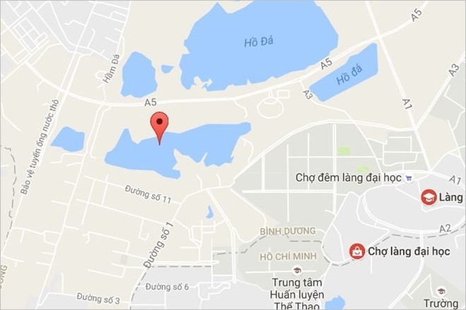 Co gai duoi nuoc o ho da lang dai hoc hinh anh 2