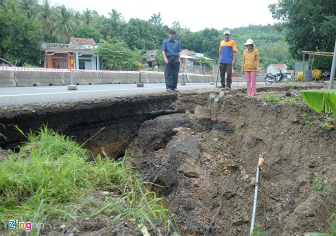'Ho tu than' sau hang chuc met o vung ron lu Phu Yen hinh anh 6