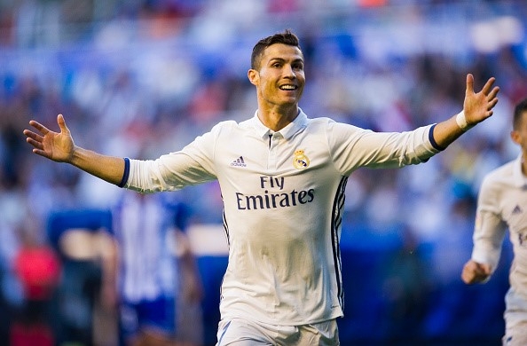 Ronaldo ky hop dong moi voi Real tuan toi hinh anh 1
