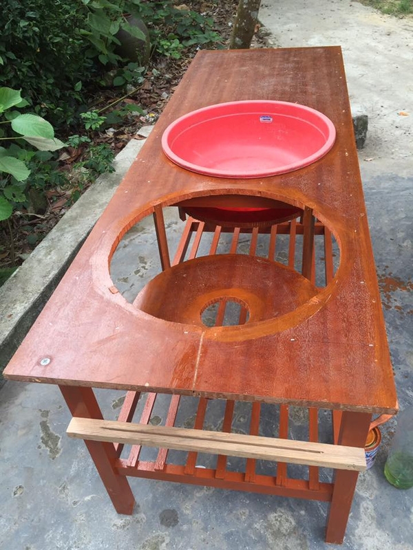 chồng đóng bàn tặng vợ