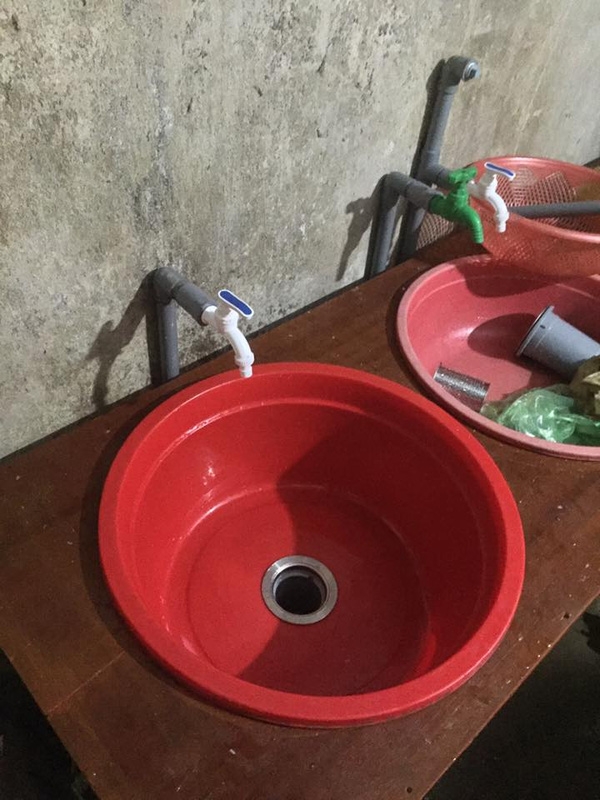 chồng đóng bàn tặng vợ