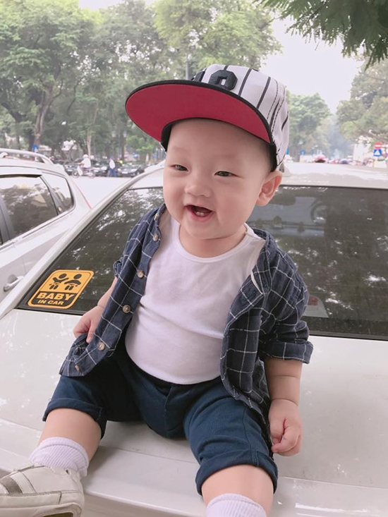con-trai-ly-kute-cuoi-tuoi-lo-hai-chiec-rang-moi-nhu-2
