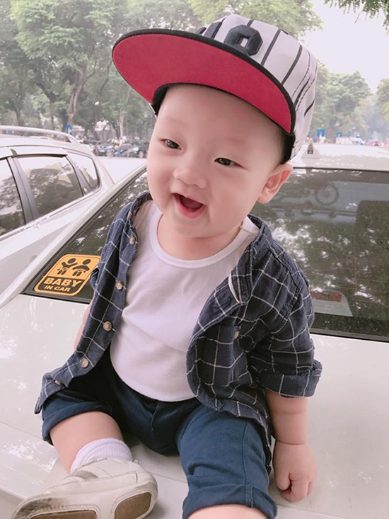 con-trai-ly-kute-cuoi-tuoi-lo-hai-chiec-rang-moi-nhu-5
