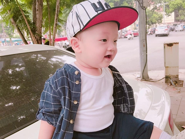 con-trai-ly-kute-cuoi-tuoi-lo-hai-chiec-rang-moi-nhu-10