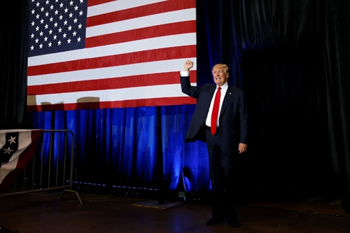 donald-trump-va-chieu-nuoc-rut-kich-tinh-1