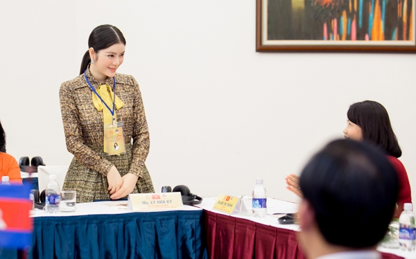 ly-nha-ky-di-xe-sang-xach-tui-hermes-du-hoi-nghi-6