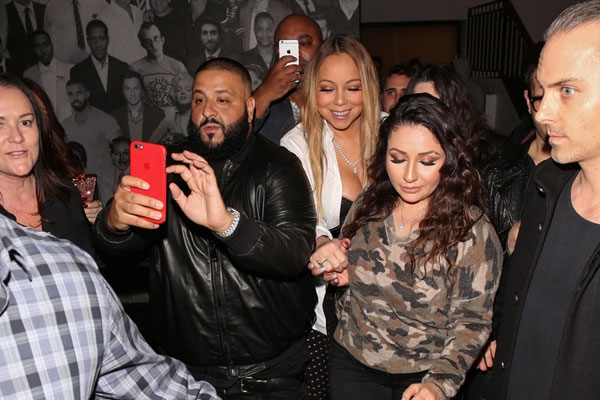 mariah-carey-khoe-nguc-qua-da-khi-di-choi-voi-trai-tre-6
