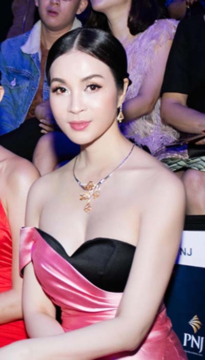 ngam dan my nhan khoe vong mot sexy nhat tuan qua hinh anh 1