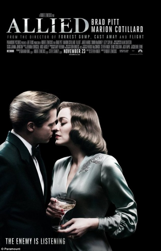 Rộ tin Rihanna theo đuổi Brad Pitt, khiến Angelina Jolie nổi cơn ghen - Ảnh 2.