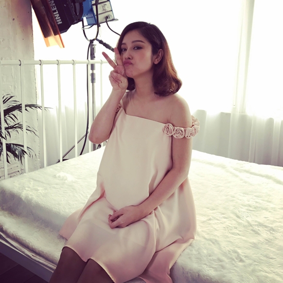 jennifer-pham-vac-bung-bau-7-thang-di-chup-hinh-2