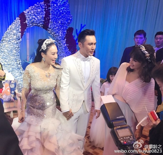 Le cuoi co tich cua sao nu goc Viet va chong tre kem 12 tuoi hinh anh 2