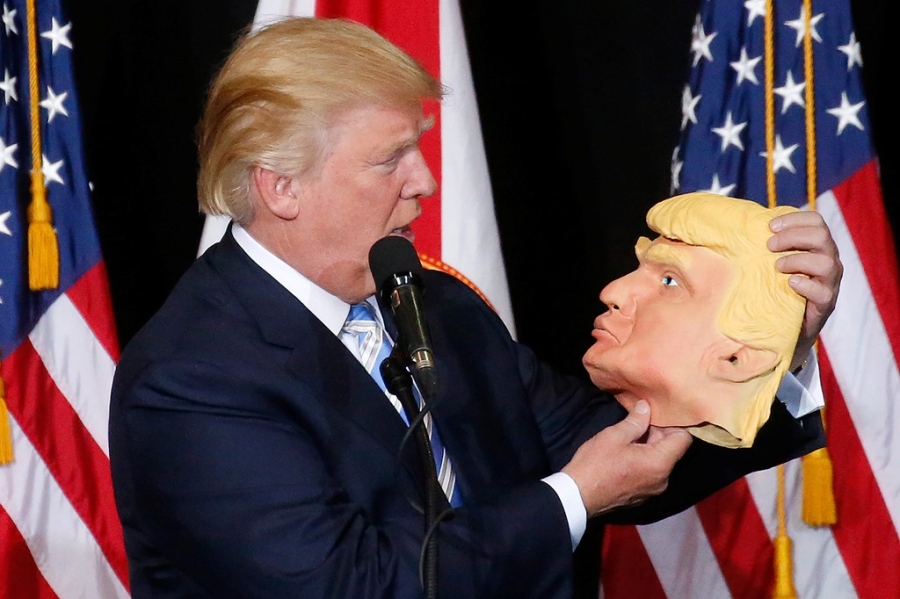 Trump thuc trang dem, Clinton mang 'sao' tranh cu phut cuoi hinh anh 5