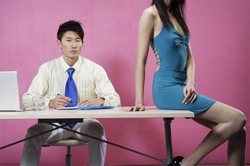 bai hoc chat dang cho nguoi dan ong tham lam, muon co ca bo va vo - 3