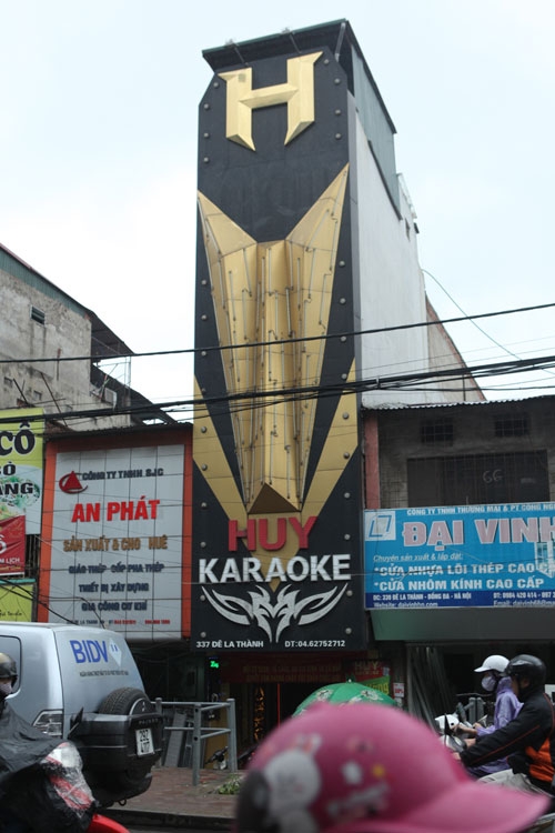 hn: bien quan karaoke “khung” nhan nhan khap pho hinh anh 7