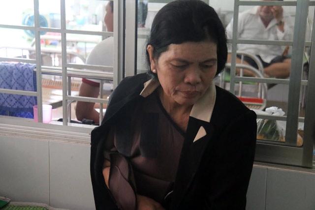 vu lat xe khach: “con toi mang bau khong biet dua con ra sao!” hinh anh 1
