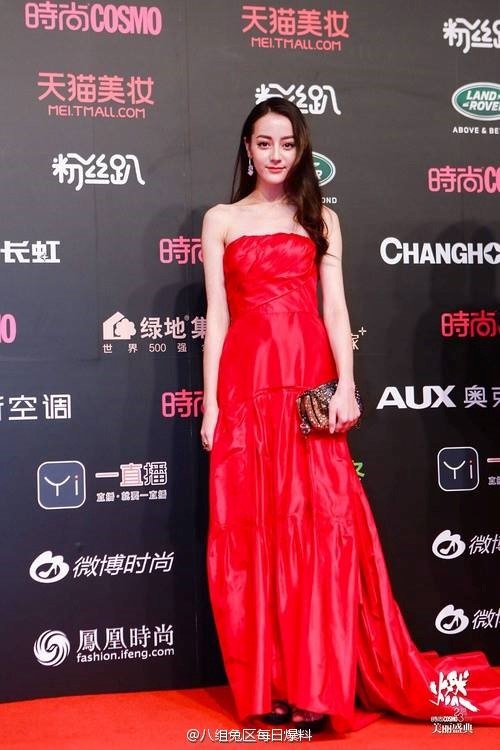 Duong Mich bo pho tren tham do sau be boi chong ngoai tinh hinh anh 6