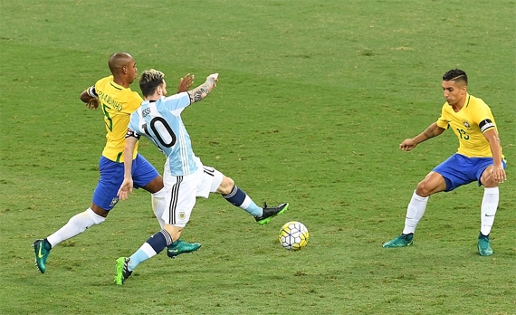 brazil-3-0-argentina-neymar-dai-thang-khi-doi-dau-messi-page-2-1