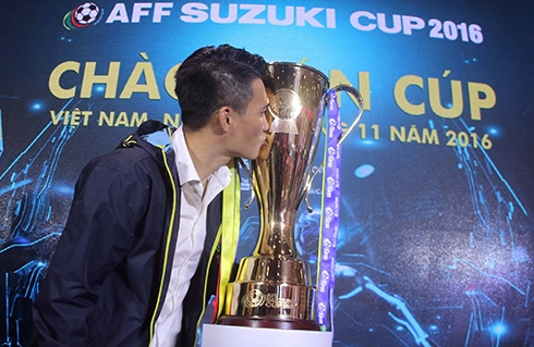 cong-vinh-tru-um-thai-lan-truoc-them-aff-cup-2016-1
