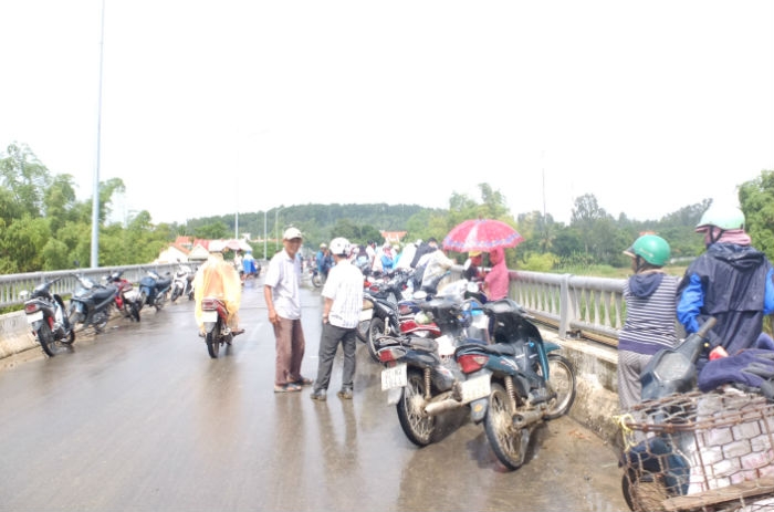quang nam: thanh nien nhay cau tu van de lai... cmt hinh anh 1