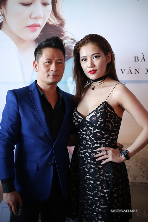 ban-gai-tien-dat-mac-sexy-den-chuc-mung-bang-kieu-2