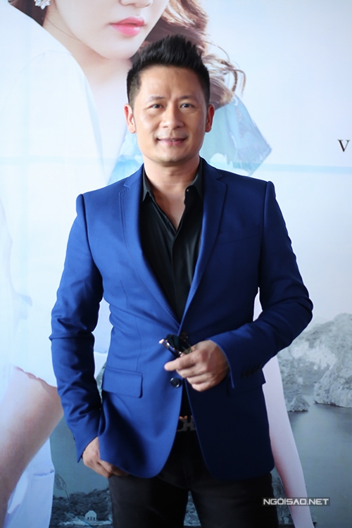 ban-gai-tien-dat-mac-sexy-den-chuc-mung-bang-kieu-3