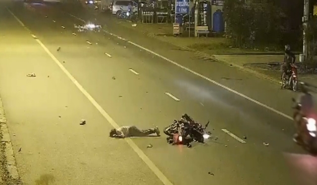  Người bị tông ngã ngay xuống đường, bị thương nặng. 