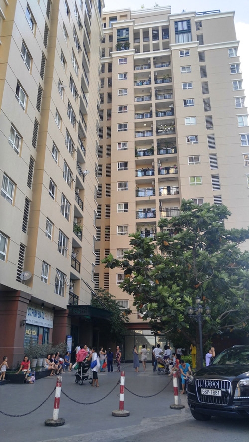 dan chung cu thao chay vi noi ca kho boc khoi hinh anh 1