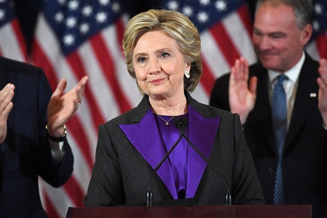 Hon 2 trieu nguoi keu goi lat nguoc tinh the cho ba Clinton hinh anh 1
