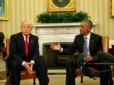Những khoảnh khắc đối mặt khó xử giữa ông Trump và ông Obama - ảnh 2