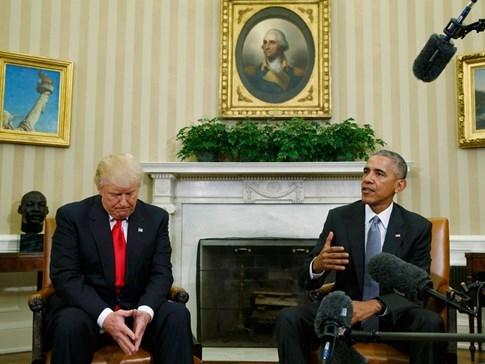 Những khoảnh khắc đối mặt khó xử giữa ông Trump và ông Obama - ảnh 3