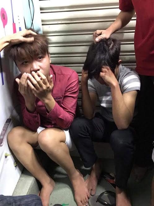 Anh em ruột dí dao vào cổ “con mồi”, cướp iPhone 6 - 1