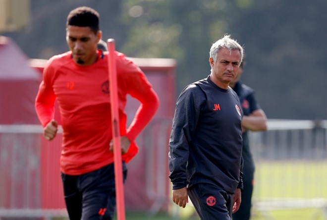 Bi chui khong lo, duoc Mourinho khen moi chet hinh anh 1