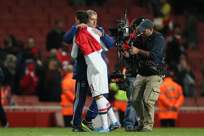 Bi chui khong lo, duoc Mourinho khen moi chet hinh anh 2