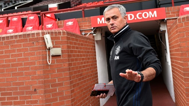 Bi chui khong lo, duoc Mourinho khen moi chet hinh anh 3