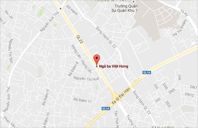 Doi trai gai thuong vong sau va cham voi xe tai o Sai Gon hinh anh 2