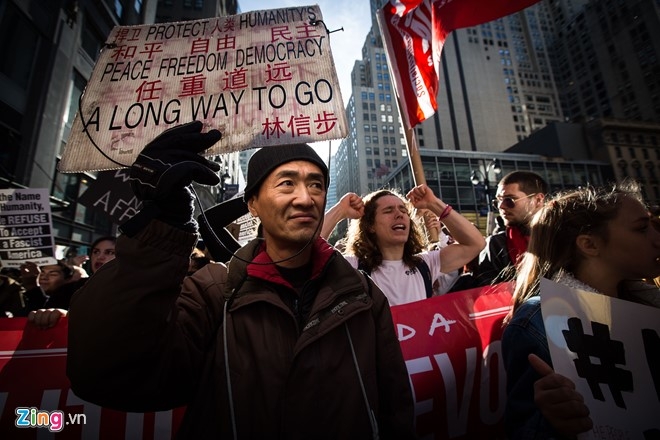 Hon 100.000 nguoi bieu tinh chong Trump tai New York hinh anh 9
