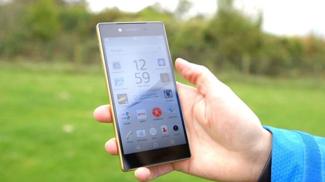 Loat smartphone bom tan 2015 mat gia ra sao? hinh anh 2