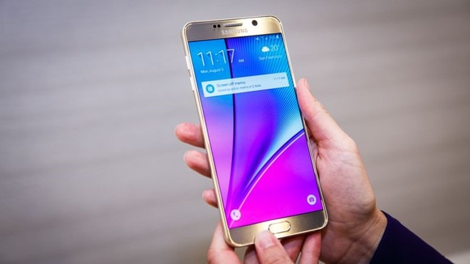 Loat smartphone bom tan 2015 mat gia ra sao? hinh anh 4