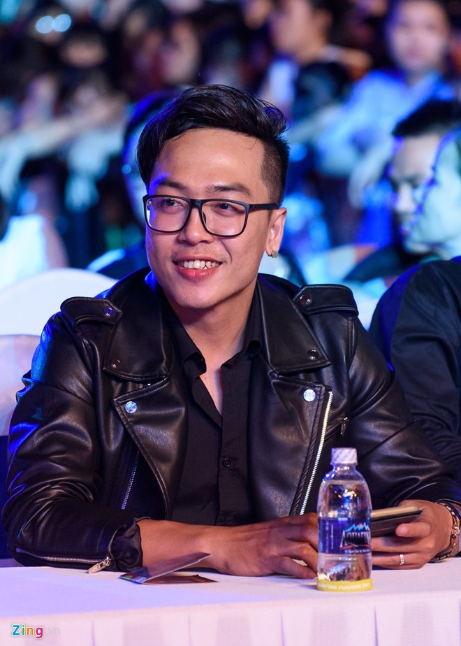 Sao Viet gian di den xem live show Noo Phuoc Thinh hinh anh 10