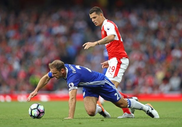 Sự chậm chạp của Ivanovic nhiều lần báo hại Chelsea ở mùa giải trước. Sang mùa này, anh đã bị HLV Conte đẩy lên ghế dự bị. Nếu muốn cứu vãn sự nghiệp, chẳng còn cách nào khác, hậu vệ người Serbia phải ra đi. Giải Serie A là bến đỗ hợp lý của cầu thủ này.