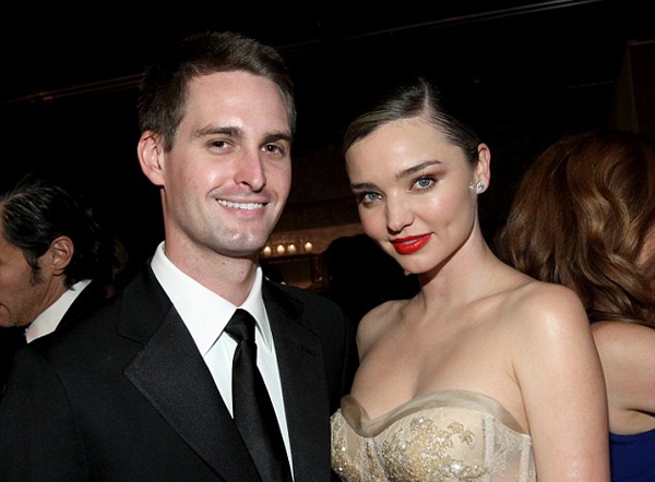 miranda-kerr-quyen-ru-ben-bo-ty-phu-trong-dem-tu-thien-1