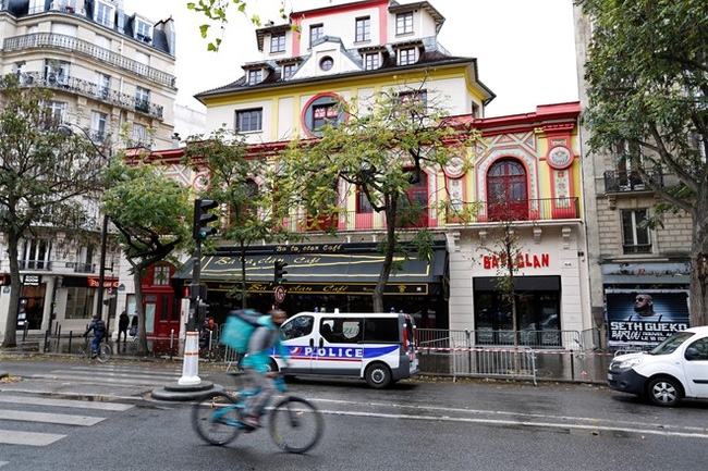 Một năm sau khủng bố Paris, nỗi đau vẫn còn hiển hiện - Ảnh 7.