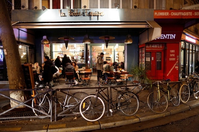 Một năm sau khủng bố Paris, nỗi đau vẫn còn hiển hiện - Ảnh 8.