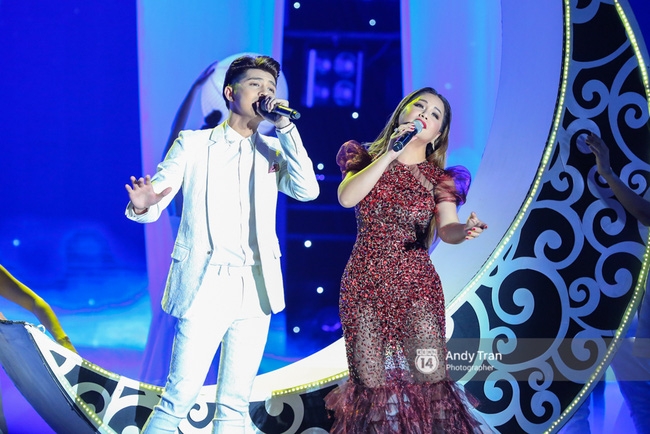 Đàm Vĩnh Hưng bật khóc khi học trò chiến thắng Tuyệt đỉnh song ca - Ảnh 6. Đàm Vĩnh Hưng bật khóc khi học trò chiến thắng Tuyệt đỉnh song ca - Ảnh 6.