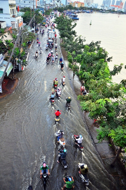 duong song sanh nuoc, nguoi sai gon bi bom loi ve nha hinh anh 1