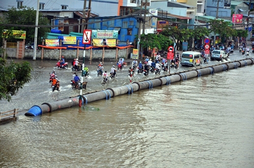 duong song sanh nuoc, nguoi sai gon bi bom loi ve nha hinh anh 2